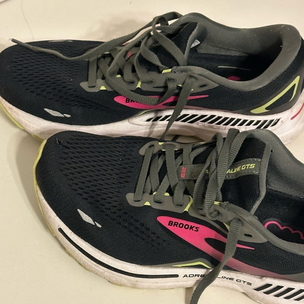 Brooks Size 8 Guardrails‎ - Picture 4 of 6